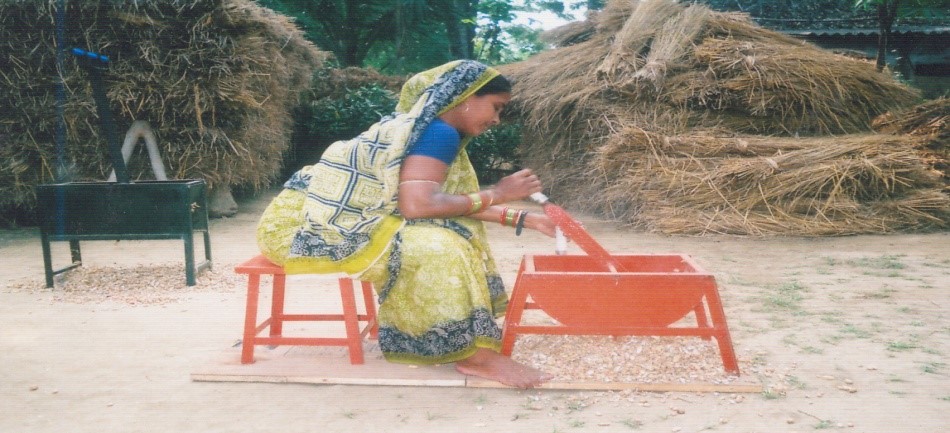 Groundnut decorticator 